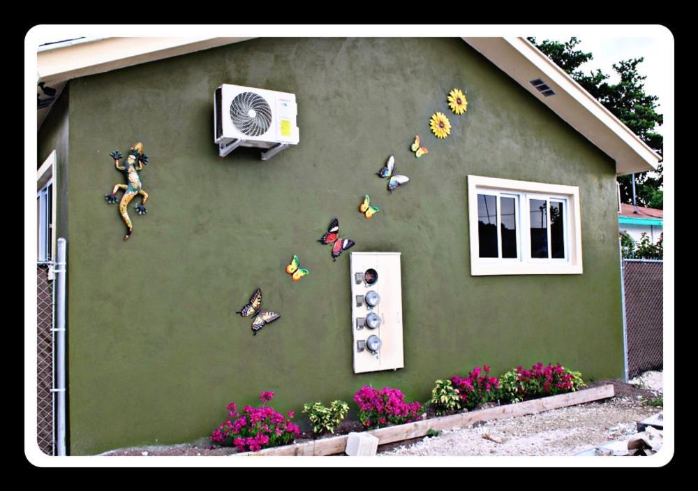 And Car Apartment Nassau